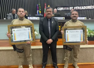 Moção reconhece ato de bravura de policiais em resgate durante incêndio em Araranguá