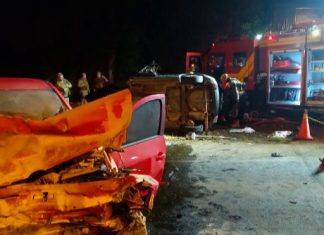 Duas pessoas morrem e quatro ficam feridas em grave colisão entre carros em Criciúma