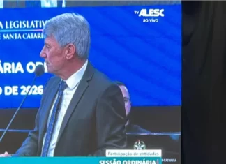 Paulinho Souza destaca investimentos em Araranguá durante Sessão da Alesc