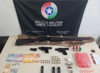 Polícia Militar apreende armas, drogas e munições em Araranguá