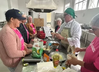 Farinha de arroz Caçarola inspira mulheres em oficinas de culinária promovidas pela Cooperja