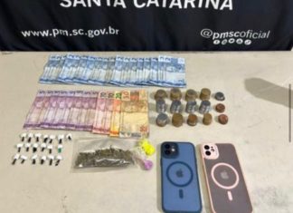 Homem é preso e adolescente apreendida por tráfico de drogas em Passo de Torres
