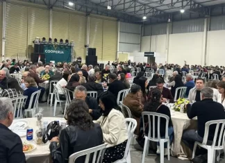 Baile da Colheita da Cooperja reúne centenas de pessoas em noite de confraternização