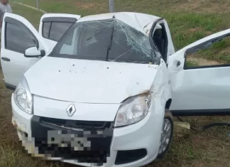 Idosa fica ferida após capotamento na Via Rápida em Içara e é resgatada pelos bombeiros