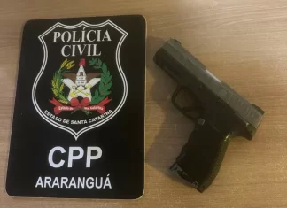 Réplica de arma é apreendida durante operação da Polícia Civil em Araranguá