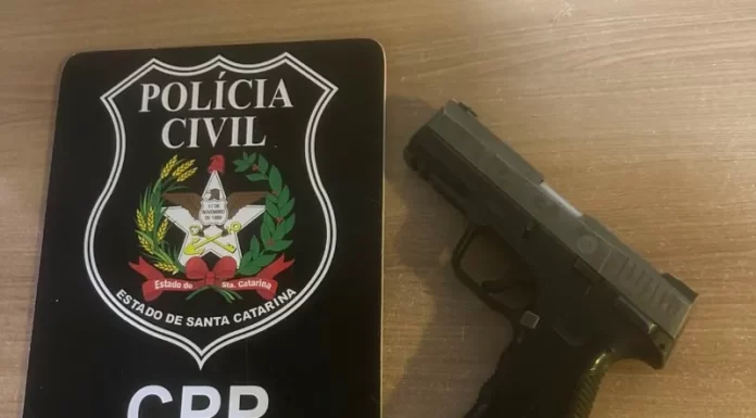 Réplica de arma é apreendida durante operação da Polícia Civil em Araranguá