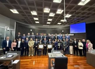 Juízes Gustavo Santos Mottola e Lígia Boettger Mottola recebem Título de Cidadania Honorária de Araranguá