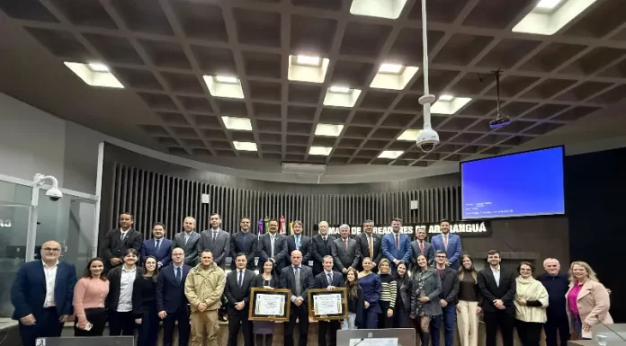 Juízes Gustavo Santos Mottola e Lígia Boettger Mottola recebem Título de Cidadania Honorária de Araranguá