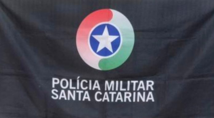 Adolescente é apreendido com pistola Glock após denúncia de arma e som alto em Araranguá