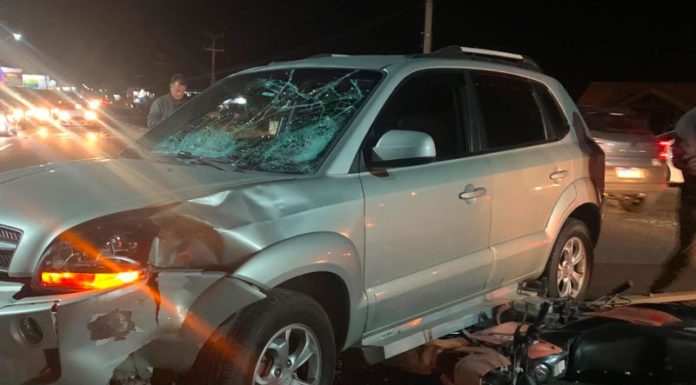 Colisão entre motocicleta e SUV deixa casal ferido na SC-449, em Balneário Gaivota