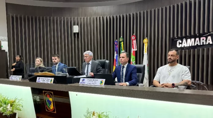 Moção de Aplausos celebra títulos e projeção internacional do atleta Lucas Campos