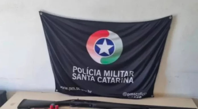 Homem é preso por porte ilegal de armas e munições durante ação da PM em Balneário Gaivota