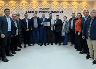 Zé Milton recebe título de Cidadão Honorário de São João do Sul e anuncia R$ 1 milhão para Rua Coberta