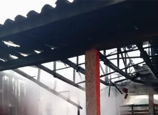 Incêndio atinge galpão em Santa Rosa do Sul e mobiliza Bombeiros de Sombrio