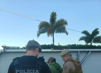 Homem é preso por agredir a própria mãe em Meleiro