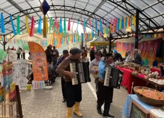 Quilombo São Roque leva música, artesanato e culinária ao Arraial da Economia Solidária em Praia Grande