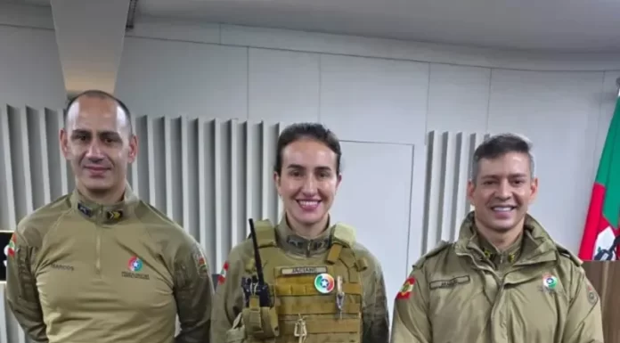Policiais que salvaram vida em Sombrio recebem Moção Honrosa da Câmara de Vereadores