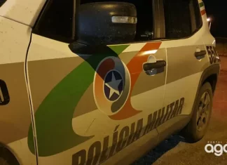Morador acorda com barulho, surpreende ladrão dentro de casa e o imobiliza até a chegada da PM em Araranguá