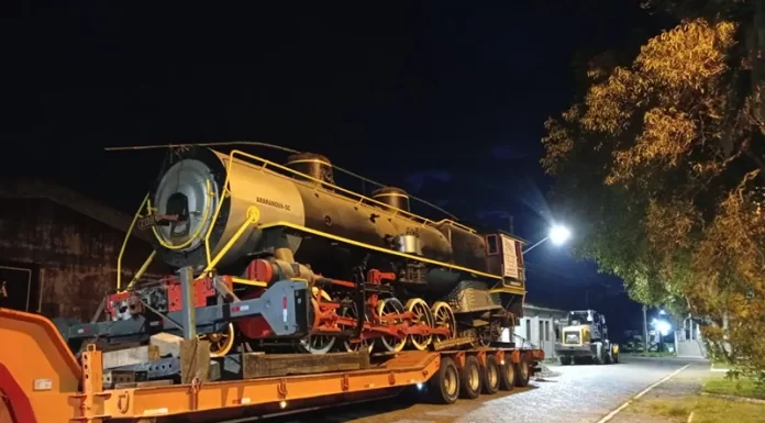 Locomotiva é transferida para a Barranca em Araranguá