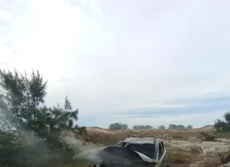 Veículo é destruído por incêndio na orla de Balneário Gaivota