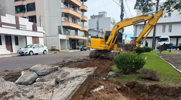 Revitalização da Praça Central de Meleiro avança em ritmo acelerado