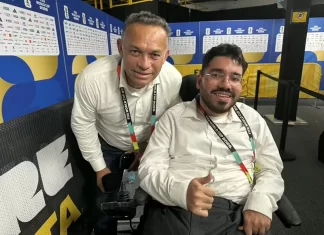 Jornalista em cadeira de rodas se destaca na Copa do Mundo 2026 e emociona com história de superação